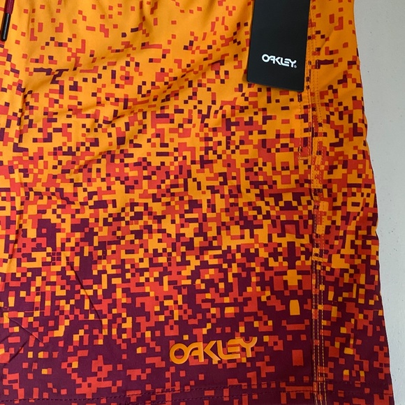New mens Oakley XL and XXL Beach Pixel shorts - Picture 2 of 6